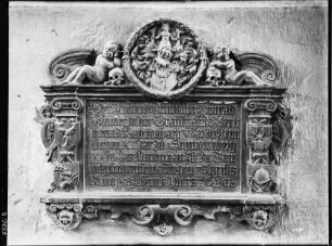 Wertheim Evangelische Stiftstkirche Chor Löwensteinsche Grabkapelle - Grabgelege der Grafen Wertheim, Stolberg-Königstein und Löwenstein Grabplatte