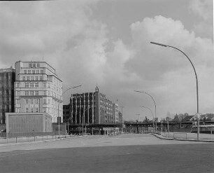 Schaartorbrücke (Straßenbrücke) : Blick über die Schaartorbrücke gegen das Stellahaus