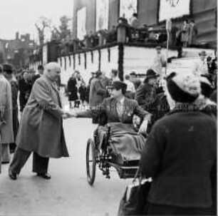 Wilhelm Pieck bei der Mai-Demonstration im Lustgarten
