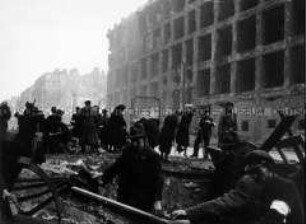 Trümmerbeseitigung in Berlin