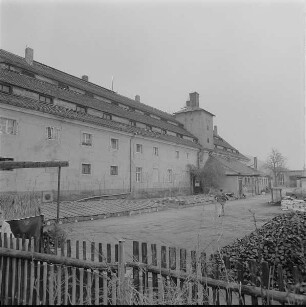 Ehemaliges Kammergut, ehemalige Mälzerei : Dresden-Pillnitz, Dampfschiffstraße 2. Ehem. Kammergut. Großer Pferdestall (1872)