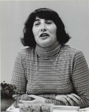 Renate Holland-Moritz in Pablo-Nerudo-Bibliothek Berlin