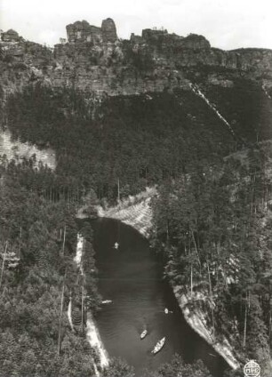 Sächsische Schweiz, Rathener Gebiet. Amselsee gegen Lokomotive. Blick von der Kleinen Gans