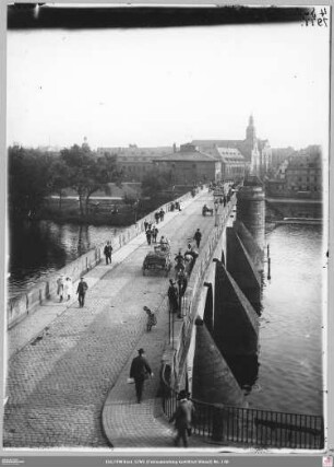Fahrbahn der Alten Brücke nach Süden zu Brückenmühle und Deutschordenshaus