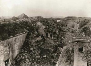 Lüttich. Wirkung einer 42cm-Granate des Krupp Mörsers ("Dicke Bertha") in der Festung Lüttich