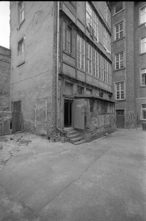 Renovierung des Hauses Kriegsstraße 76 zwecks Unterbringung eines Jugendclubs der Arbeiterwohlfahrt im Erdgeschoss
