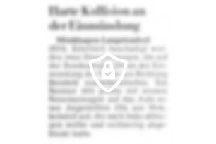 Harte Kollision an der Einmündung