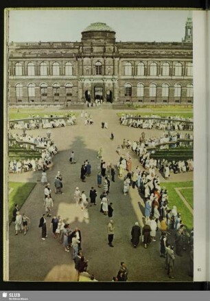 85 Der Zwingerhof mit der Gemäldegalerie