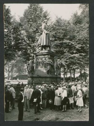 Freiherr vom Stein-Feiern in Berlin : die Feier am Stein-Denkmal