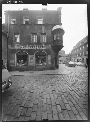 Meißen-Altstadt, Görnische Gasse 1. Wohnhaus mit Ratsdrogerie (Bezeichnung 1585, Umbau 1910). Straßenfront (von der Fleischergasse)
