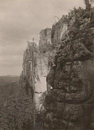 Elbsandsteingebirge. Affensteine. Frienstein (Vorderes Raubschloss). Nordabfall (Alte Sturzwand)