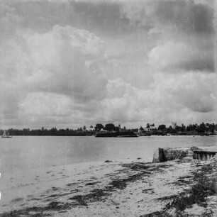 Ruine : Blick auf eine Ruine am Strand von Daressalam