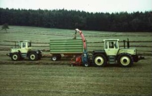 Fotografie: Heuernte, Feldhäcksler angebaut, Futtererntetechnik, Rückfahreinrichtung, Pickup