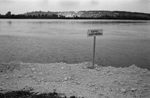 An der Weichsel : An der Weichsel oberhalb von Warszawa bei Kazimierz aus der Serie Geisterorte; "Kapiel Zabroniona" = Baden verboten; /2005: Titel und Seite 34