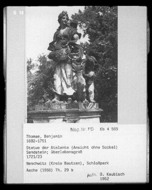 Atalante : Thomae, Benjamin. Statue der Atalante. Sandstein; überlebensgroß. 1721/1723. Ansicht ohne Sockel. Neschwitz, Schlosspark