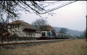 Forchtenberg Lok 212 349 N B4yg-Wagen Güterschuppen