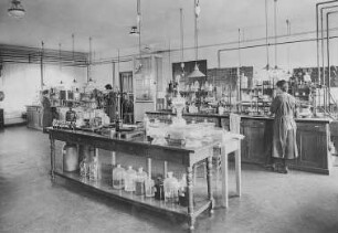 Versuchslaboratorium : Technikgeschichte | Technik und Wirtschaft | Kunstseide | Die Viskoseseide