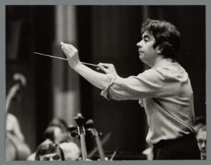 Antoni Ros Marba : Portrait des Dirigenten Antoni Ros-Marba bei einer Probe mit der Dresdner Philharmonie im Kulturpalast Dresden