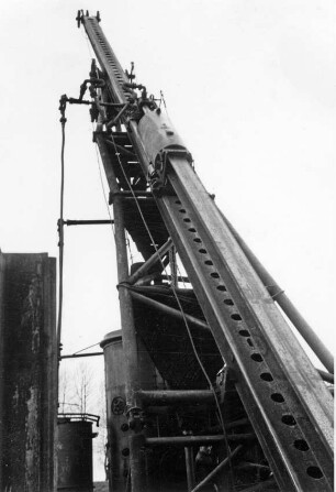 Bau einer Spundwand im Hafen Schulau/Wedel an der Elbe