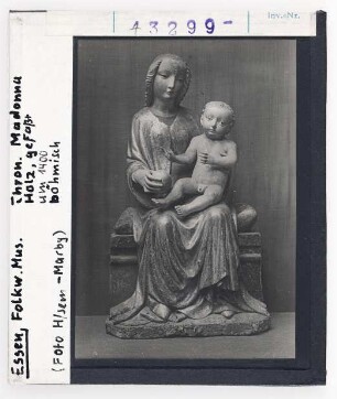 Essen, Folkwang-Museum: Thronende Madonna. Holz