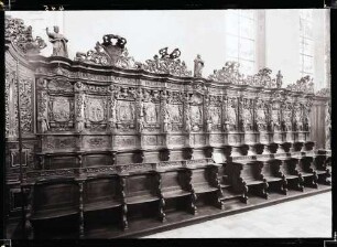 Klosterkirche; Chorgestühl, Südseite und Inneres nach Westen