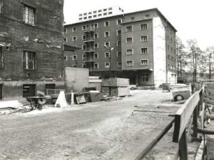 Dresden-Altstadt. Neubau Sächsischer Landtag. Baustellengelände und Altbau (Speicher von P. Wolf; 1926) an der Kleinen Packhofstraße