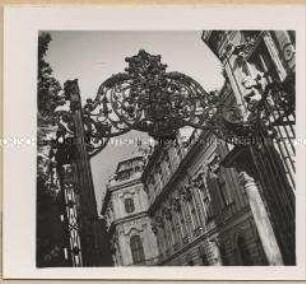Wien, Oberes Belvedere, Schmiedeeisernes Gitter an der Gartenfront
