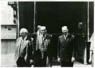 Wilhelm Pieck, Friedrich Ebert und Otto Grotewohl beim ersten Parlament der FDJ