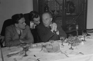 Treffen von Mitgliedern des Kulturensembles der DDR mit dem russischen Pjatnitzki-Volkschor im Berliner Künstlerclub "Die Möwe"