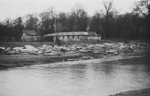 Eisschollen am Ufer : Eisschollen am Ufer der Weißen Elster. Elster kurz nach Abzweig Elsterflutbett