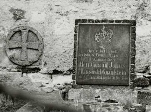 Grabstein für Conrad Julius von Einsiedel (gestorben 1883)