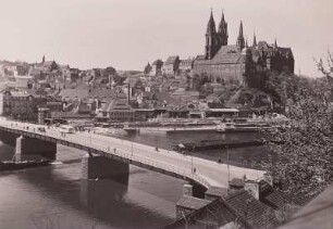 Meißen, Blick vom rechten Elbufer über die Elbe mit Elbbrücke auf Stadt, Dom und Burg
