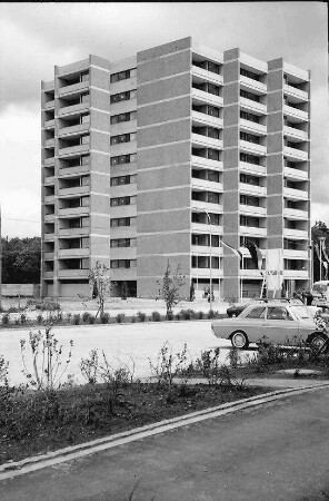 Freiburg; Landwasser: Wohnblock von außen