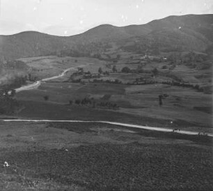 Landschaft : Blick über eine Ebene Landschaft mit Bergen im Hintergrund
