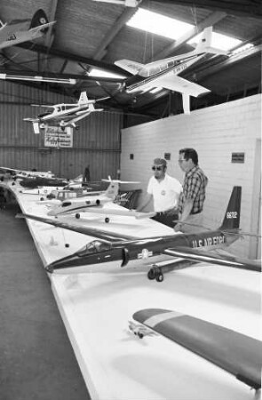 Freiburg: Flugmodell-Ausstellung im Hangar