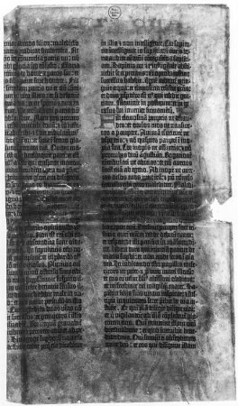 Textseite der 42zeiligen Bibel : Biblia. Blatt 1r (fol. 22r) der 42zeiligen Bibel. Mainz: J. Gutenberg, um 1452/1455. Dreifarbendruck auf Pergament, ca. 36 x 21 cm; Dresden: SLUB Ink.1068