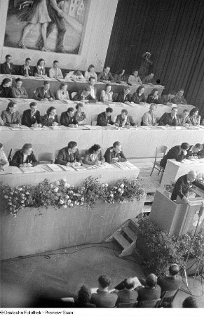 Versammlung des II. Parlament der FDJ im Hamburger Hof in Meißen : Pfingsten 1947