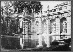 Im Nymphenbad des Dresdner Zwingers