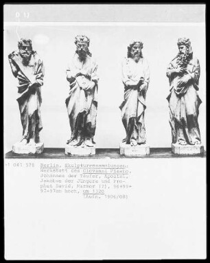 Vier männliche Statuetten