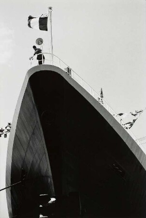 Die "France" im Hafen von New York