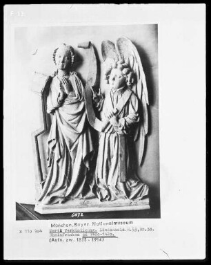 Zwei ausgeschnittene Reliefs