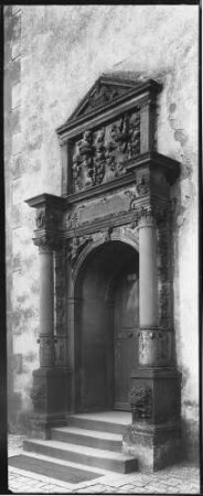Messelhausen Katholische Sankt Burkhard Kirche Eingangsportal von Michael Juncker (1586-1590)