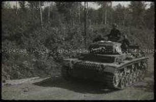 Soldaten auf einem Panzer