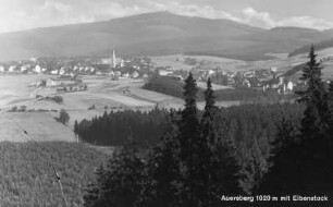 Eibenstock. Blick auf Eibenstock und den Auersberg