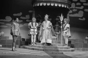 Szenenbilder aus "Aschenbrödel" mit M. Degen, N. Mank, H. Ulrich, E. Aderhold, E. Marian, H. Fröhlich, K. Schmidtchen, Theater am Schiffbauerdamm 11.12.1952