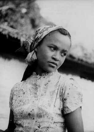 Libreville. Jeune fille Mpongoué