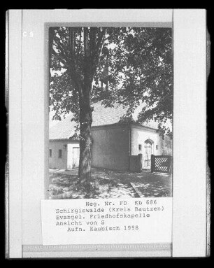 Schirgiswalde-Kirschau. Evangelische Friedhofskapelle (um 1920). Ansicht von Süden (vom Friedhof) gegen Eingang