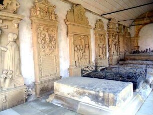 Stadtbild - Friedhofskapelle-Grabsteinhalle in Übersicht