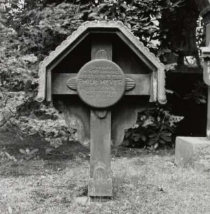 Grabkreuz für Emilie Meyer (gest. 1920)
