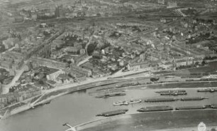Dresden-Pieschen. Elbe mit Winterhafen. Luftbild-Schrägaufnahme von Südwesten